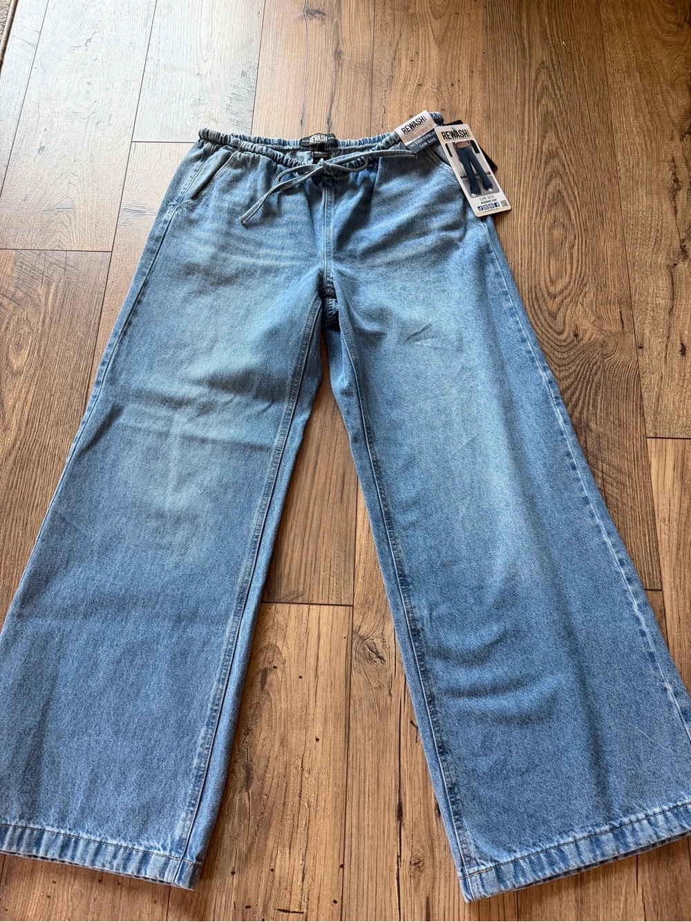 New With Tags! Rewash Women’s Low-Rise Wide-Leg Drawstring Jeans - Size Medium